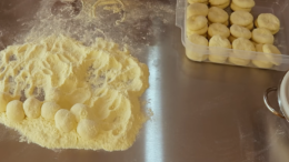 Esfiha com massa de pizza