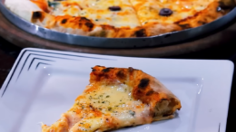 Como fazer pizza de 4 queijo