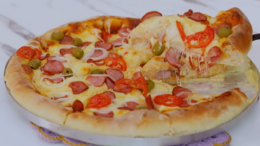 Como que faz pizza caseira