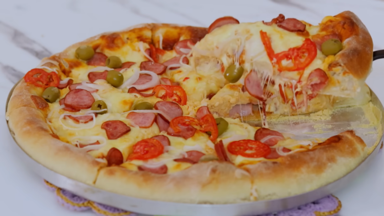 Como que faz pizza caseira
