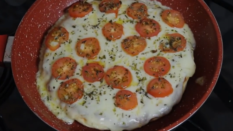 Fazer pizza de frigideira